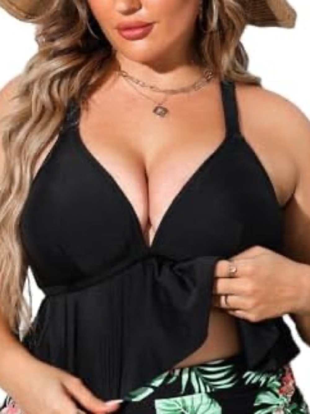 Cupshe Women's Plus Black Bikinis Top With Ruffles & Adjustable Straps .
Size 3X - Picture 4 of 12